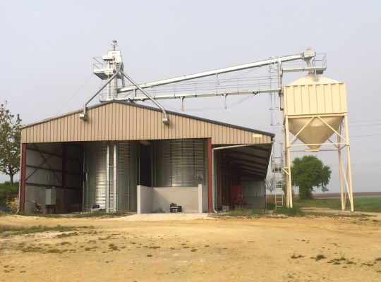 Stockage 1800T sous bâtiment, manutention 70T/h, fosse métallique et boisseau