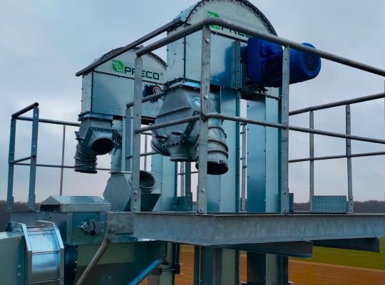 Manutention et boite à cascade 60T/h en cours de montage