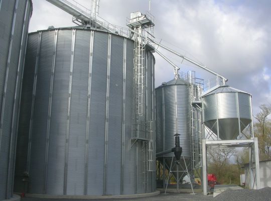 Stockage 2x1500 T, cellules sécheuses en toit