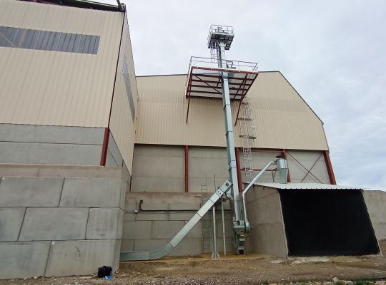 Stockage à plat 10 000 T, manutention 100 T/h