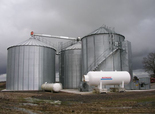 Stockage avec cellule sécheuse en toit