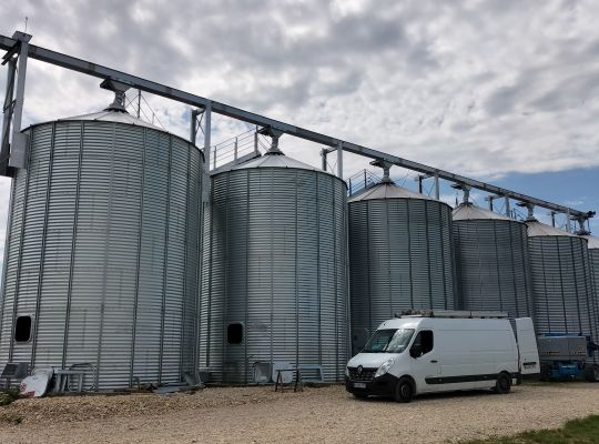 Stockage 6x250 T avec ventilation par planchers perforés